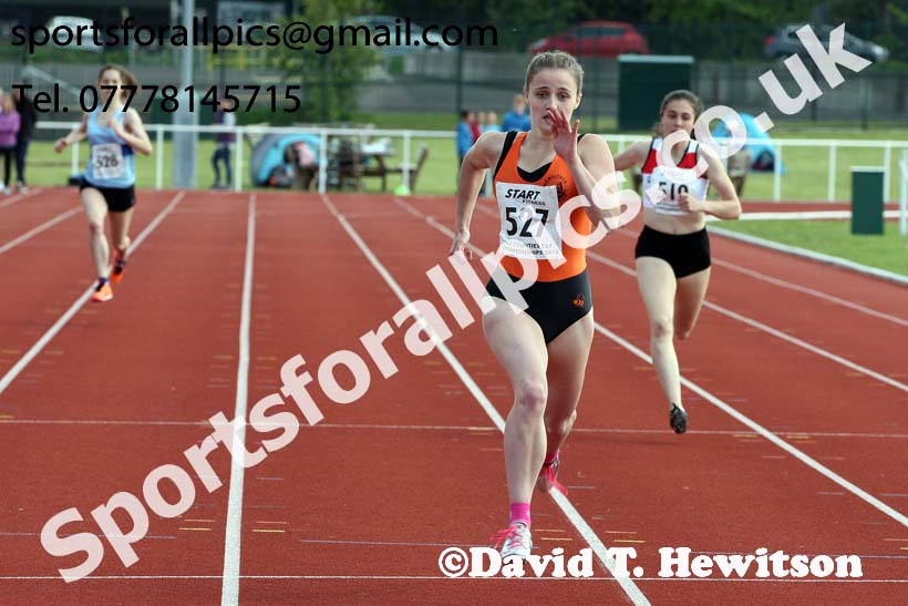 Womens under-17s 300 metres, North Eastern Track and Fields Champs., Middlesbrough. Photo: David T. Hewitson/Sports for All Pics